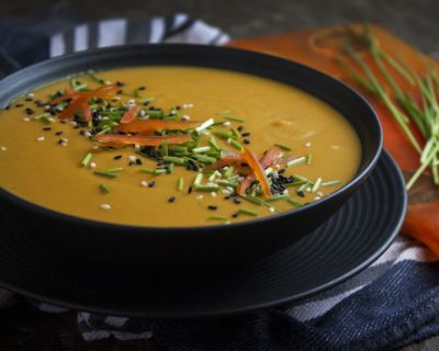 Cremige Karotten-Kokos-Suppe mit Curry
