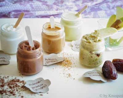 Selbstgemachte Kokosbutter in fünf verschiedenen Variationen