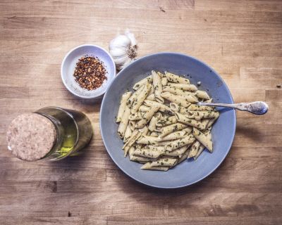 Penne Aglio, Olio e Peperoncino vegan mit Hefeflocken