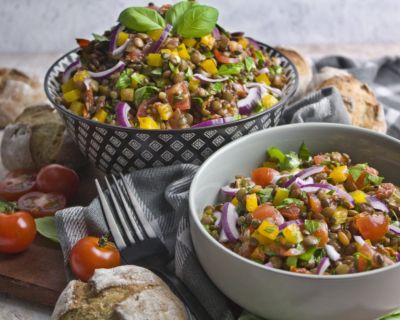 Mediterraner Linsensalat mit Basilikum