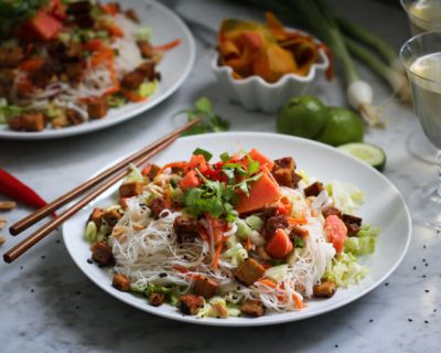 Papaya-Reisnudelsalat mit Erdnüssen und Limettendressing