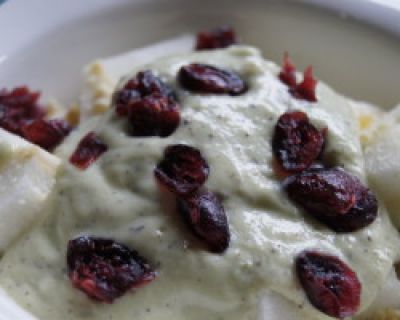 Fruchtsalat mit Mandel-Kiwicreme