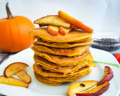 Saftige vegane Pancakes mit Kürbis