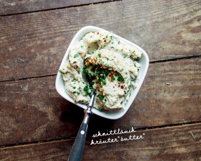Selbstgemachte Schnittlauch-Kräuter“butter“ aus Cashewkernen