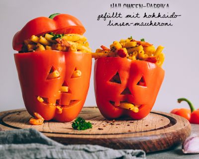 Halloween-Paprika gefüllt mit Hokkaido-Linsen-Maccheroni