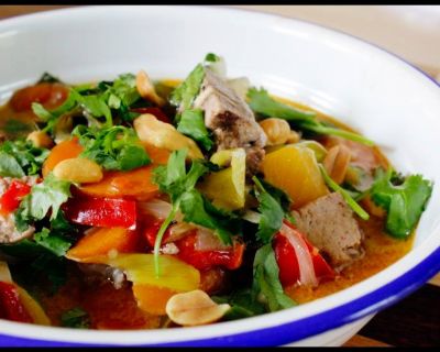 Rezept vom 11.05.2016: Mildes Paprika-Gemüse-Lauch Curry mit Walnuss-Tofu (Vegan)