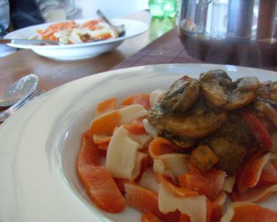 Champignons, Tomaten und Pesto