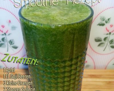 Grüner Smoothie mit Möhrengrün, Gerstengras, Gojibeeren, Sellerie, Orangen und Apfel