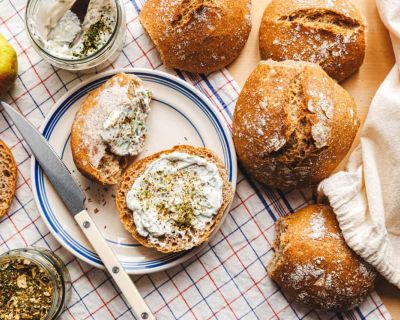Bürli ohne Kneten – knusprige Brötchen aus der Schweiz