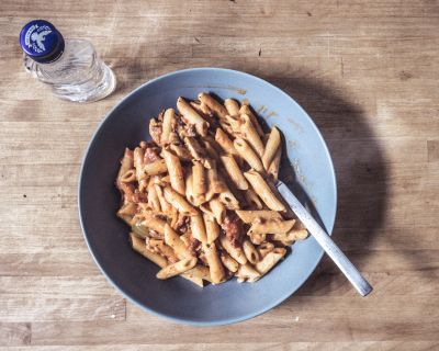 Penne „Gorbi“, Vodka-Sahne Sauce vegan mit Räuchertofu