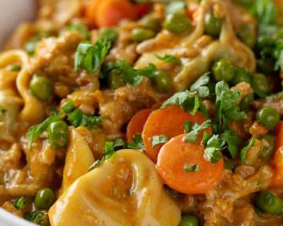 Schnelle Tortellini Pfanne mit veganem Hackfleisch und Gemüse