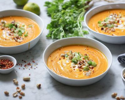 Kürbissuppe mit Kokosmilch und Erdnusscurry