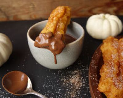 Kürbis-Churros mit geschmolzener Schokolade