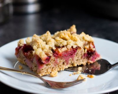 Pflaumen-Kuchen vom Blech mit Streuseln (laktosefrei, vegan)