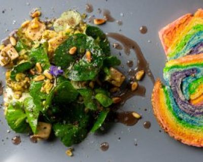 Buchenkeimlinge als  Salat mit Veta und Regenbogenbrot