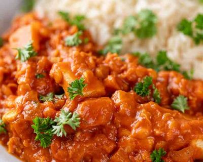 Cremige Linsenpfanne mit Möhren und veganem Grillkäse