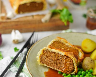 Veganer Hackbraten im Blätterteigmantel