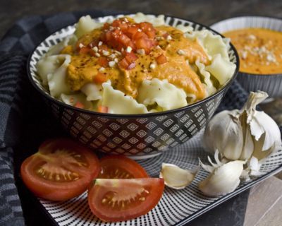 Cremige Tomaten-Paprika-Sauce mit Cashews