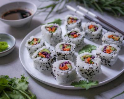 Rezeptvideo: So geht veganes Sushi “Inside-Out”