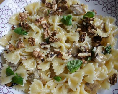 Pasta mit gegrillten Artischockenherzen und Walnüssen