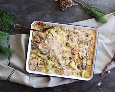 Cremiges Rosenkohl-Maronen-Gratin mit Hafer-Nuss-Crunch