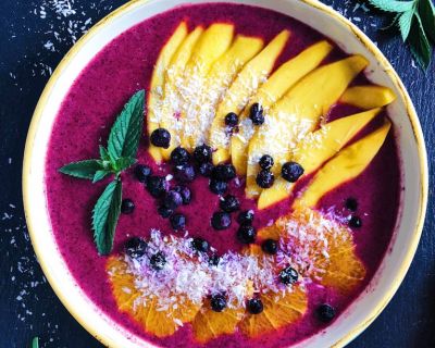 Fruchtiger Beeren-Kokos-Smoothie vegan