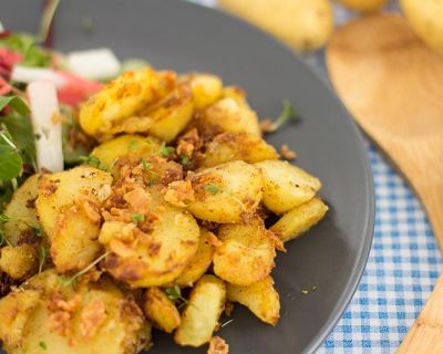 Bratkartoffeln mit Salat