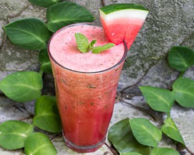 Sommerlicher Wassermelonen Smoothie mit Minze und Limette – frisch, lecker & gesund