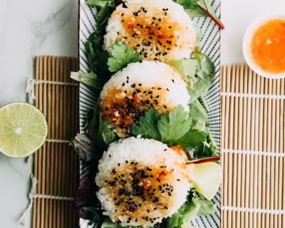 Yaki Onigiri (焼きおにぎり) – Gebratene Reisbällchen