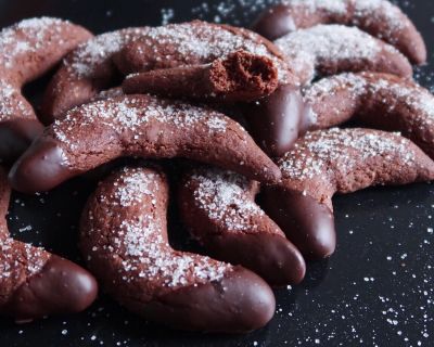 Vegan Chocolate Crescent Cookies with essential Oils * Schokoladen Kipferl mit ätherischen Ölen