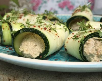 Zucchini-Rollen mit Cashew-Creme