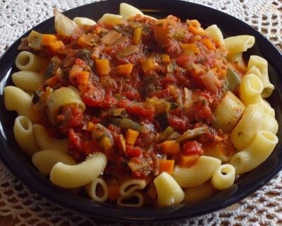 Nudeln mit Gemüsebolognese