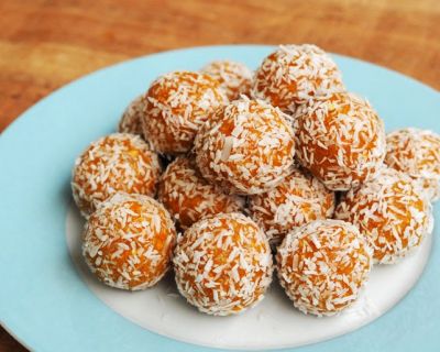 Saftige Ananas-Mango-Kokos-Bällchen - Süßes ohne Zuckerzusatz