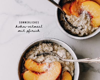 Sommerliches Kokos-Oatmeal mit Pfirsich