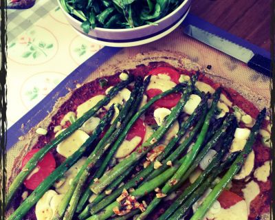 Low Carb Tofu Pizza mit Spargeltopping