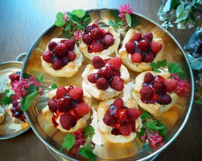 vegane Himbeertörtchen als süsse Wiedergutmachung
