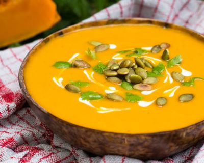 Vegane Kürbissuppe mit Kokosmilch – einfach, gesund & lecker