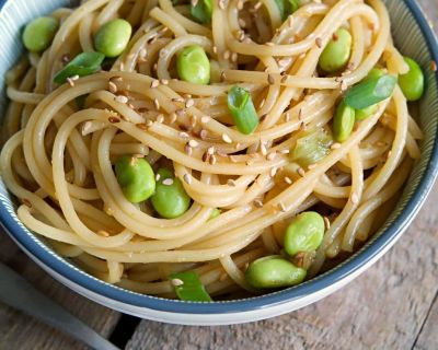 Würzige Sesam-Nudeln mit Edamame
