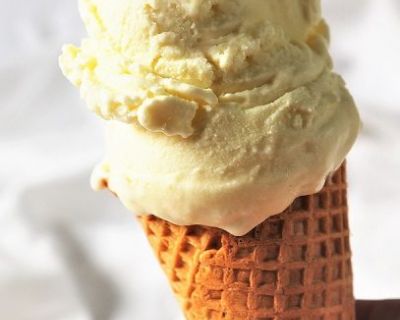 Ananas-Kokos-Eis mit süßem Minzpesto