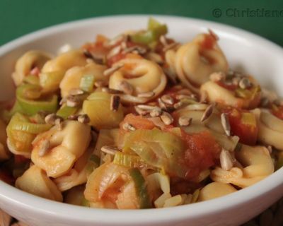 Tortellini mit Lauch-Tomaten-Gemüse