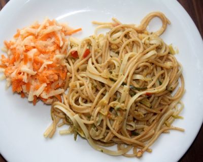 Zucchini-Zitronen-Pasta, Möhren-Kohlrabi-Rohkost,Zwetschgen-kuchen & Kinder-Chili