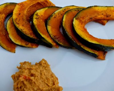 Hokkaido Kürbis mit Bohnen- Cashew Dip