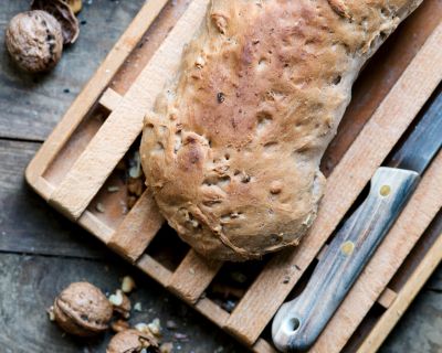 Rustikales Walnuss-Ciabatta mit Vollkorn-Dinkelmehl