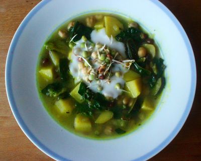 Vegan Detox – Tag 6 : Obstsalat mit Kakaonib-Granola – MuMa’s Winterbohnensuppe mit Spinat – Marinierter Babyfenchel mit Tempeh