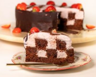 Schachbrettkuchen – ein Traum aus Erdbeer und Schokolade!