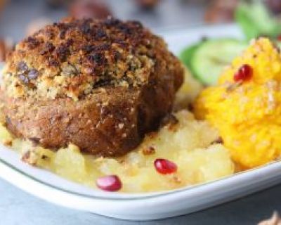 Seitanfilets mit Maronenkruste auf Apfelbett an Kürbispüree