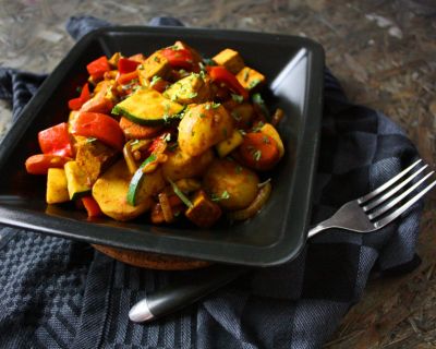 Paprika-Kartoffel-Pfanne mit Räuchertofu