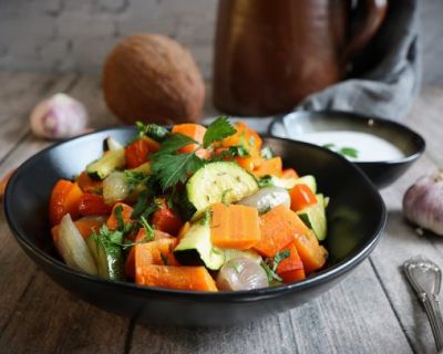 Herbstliches Ofengemüse mit Kokosdip