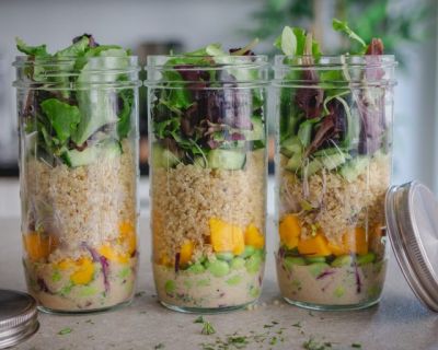 Quinoa-Schichtsalat im Glas