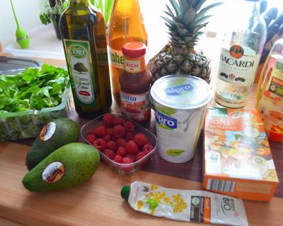 Ananas-'Bacon' Spiesse mit Himbeer-Avocado Salat